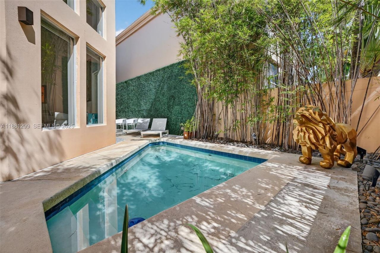 3710 NE 208th Ter, Aventura, FL 33180 Photo