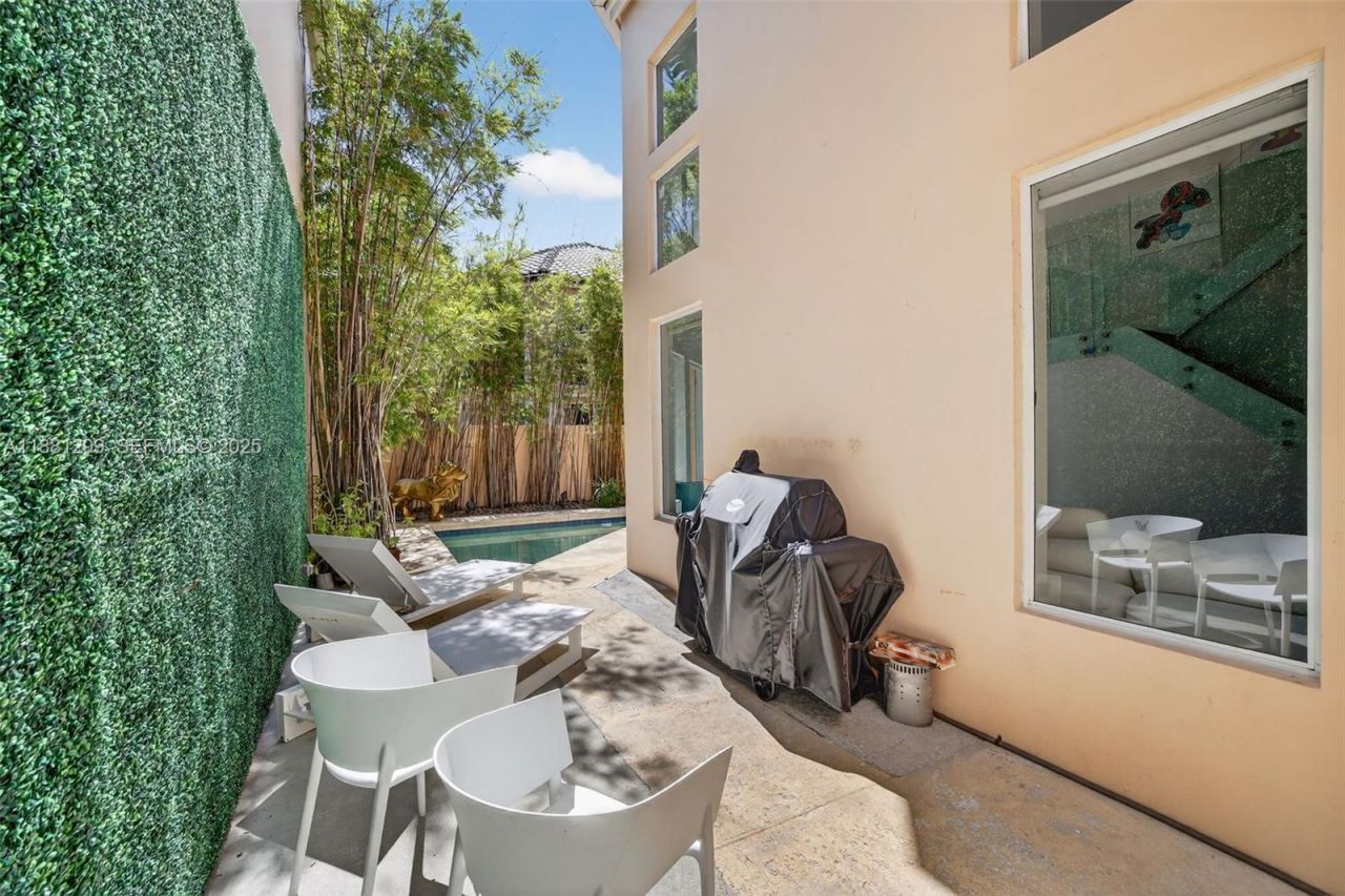 3710 NE 208th Ter, Aventura, FL 33180 Photo