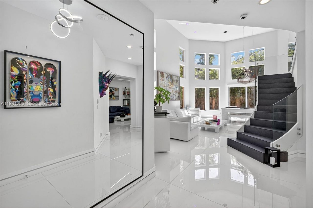 3710 NE 208th Ter, Aventura, FL 33180 Photo