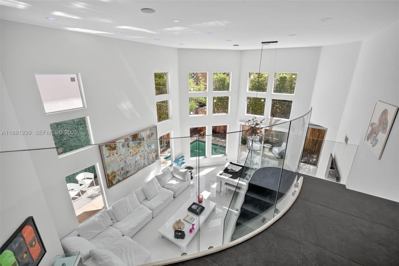 3710 NE 208th Ter, Aventura, FL 33180 Photo