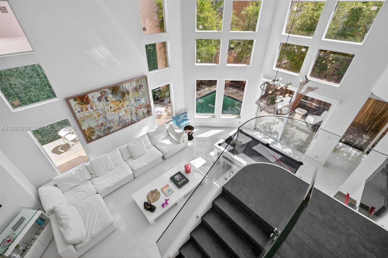 3710 NE 208th Ter, Aventura, FL 33180 Photo