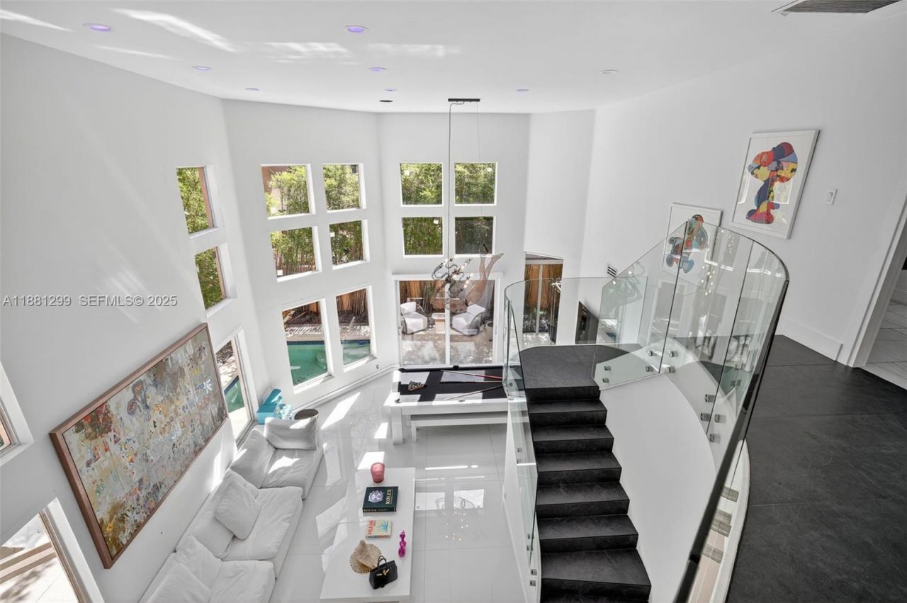 3710 NE 208th Ter, Aventura, FL 33180 Photo