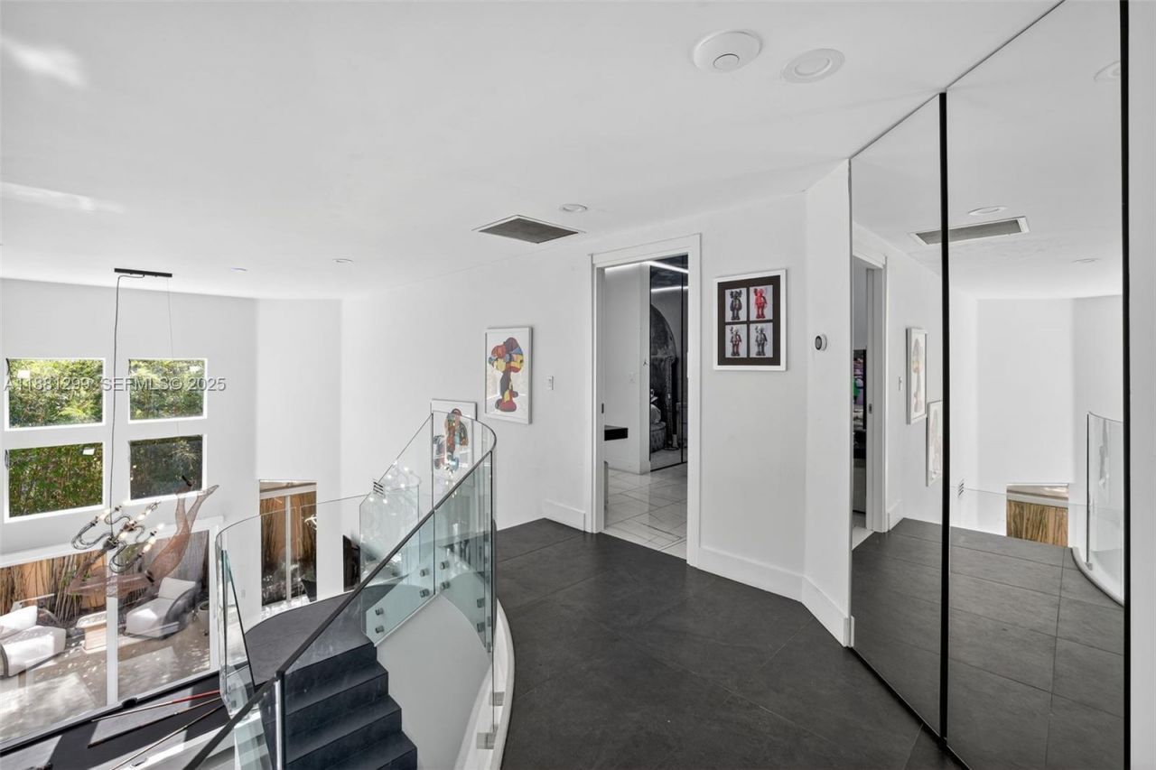 3710 NE 208th Ter, Aventura, FL 33180 Photo