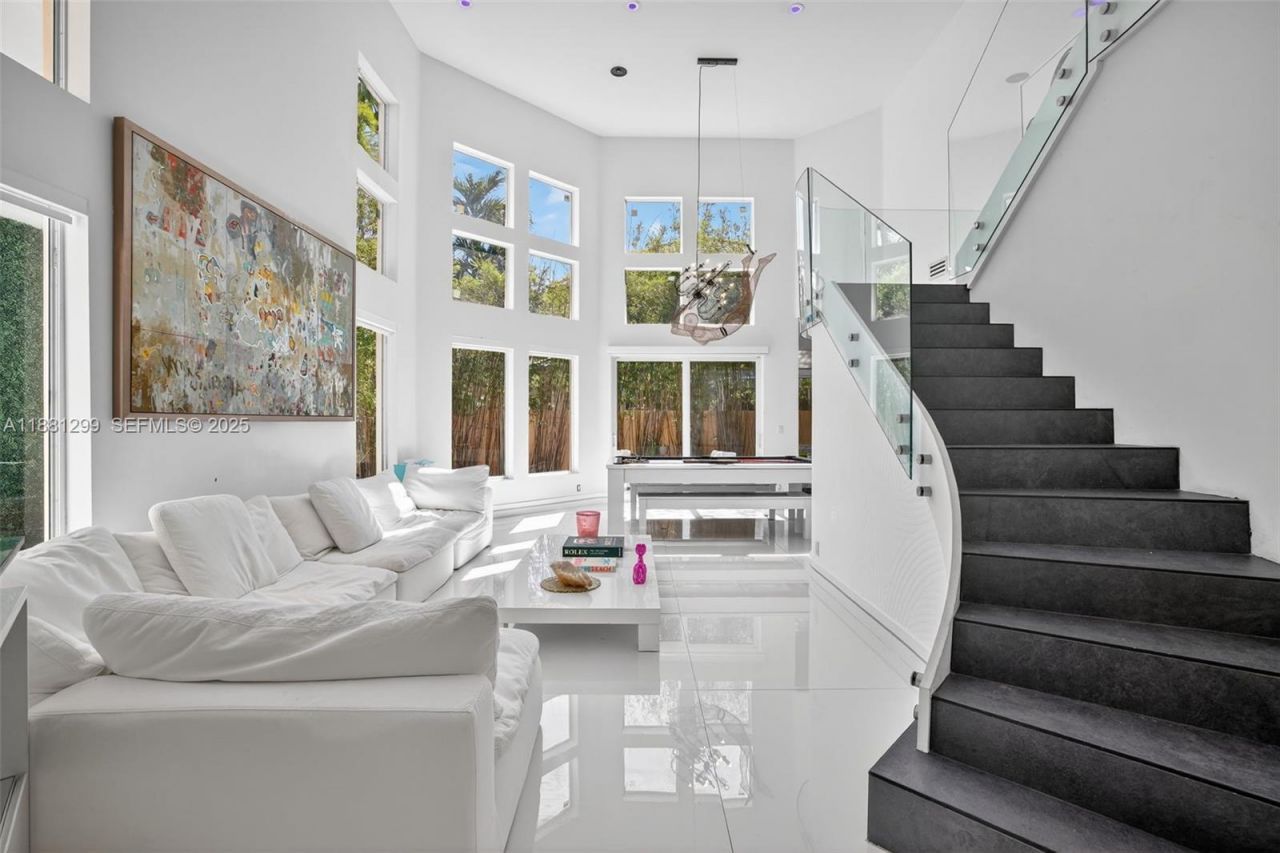 3710 NE 208th Ter, Aventura, FL 33180 Photo