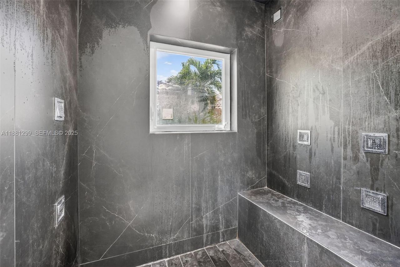 3710 NE 208th Ter, Aventura, FL 33180 Photo