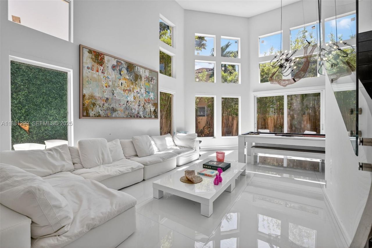 3710 NE 208th Ter, Aventura, FL 33180 Photo