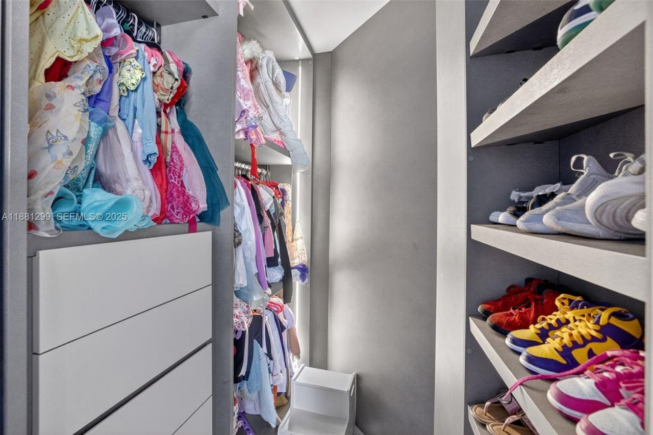 3710 NE 208th Ter, Aventura, FL 33180 Photo