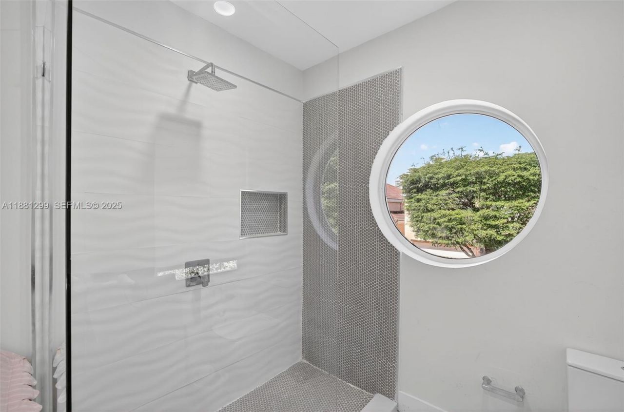 3710 NE 208th Ter, Aventura, FL 33180 Photo