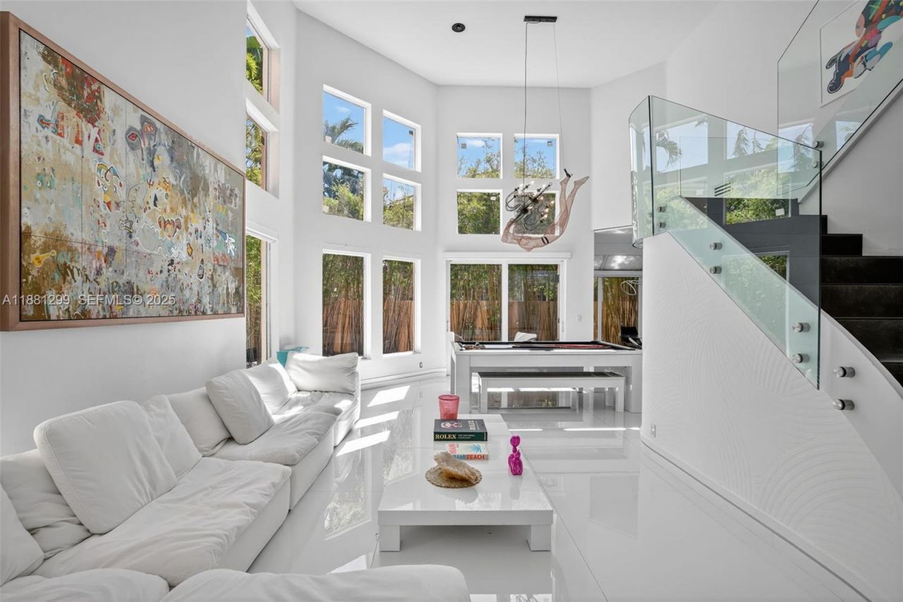 3710 NE 208th Ter, Aventura, FL 33180 Photo