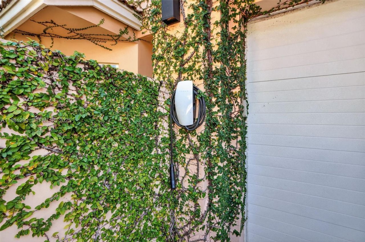 3710 NE 208th Ter, Aventura, FL 33180 Photo