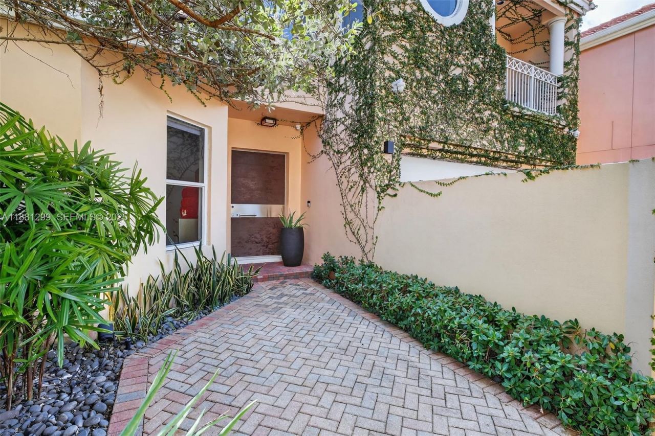 3710 NE 208th Ter, Aventura, FL 33180 Photo