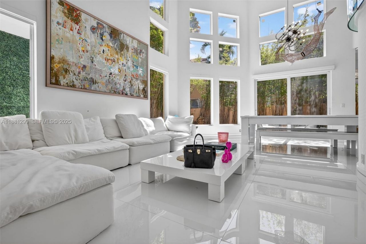 3710 NE 208th Ter, Aventura, FL 33180 Photo