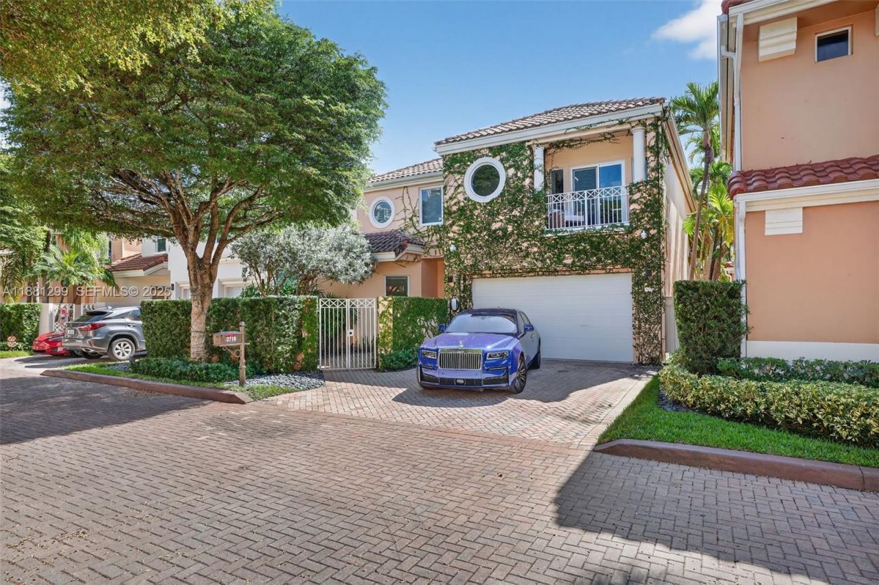 3710 NE 208th Ter, Aventura, FL 33180 Photo