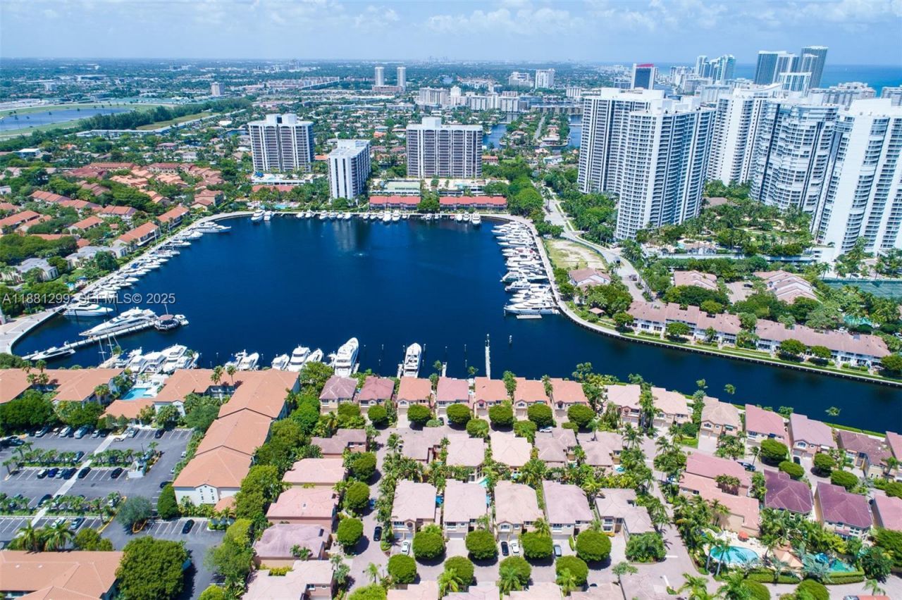 3710 NE 208th Ter, Aventura, FL 33180 Photo