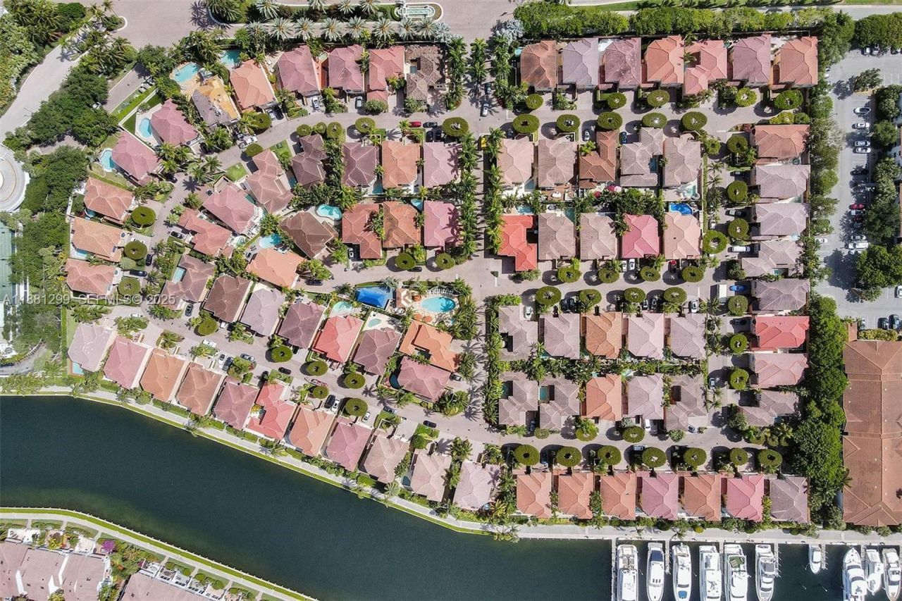 3710 NE 208th Ter, Aventura, FL 33180 Photo