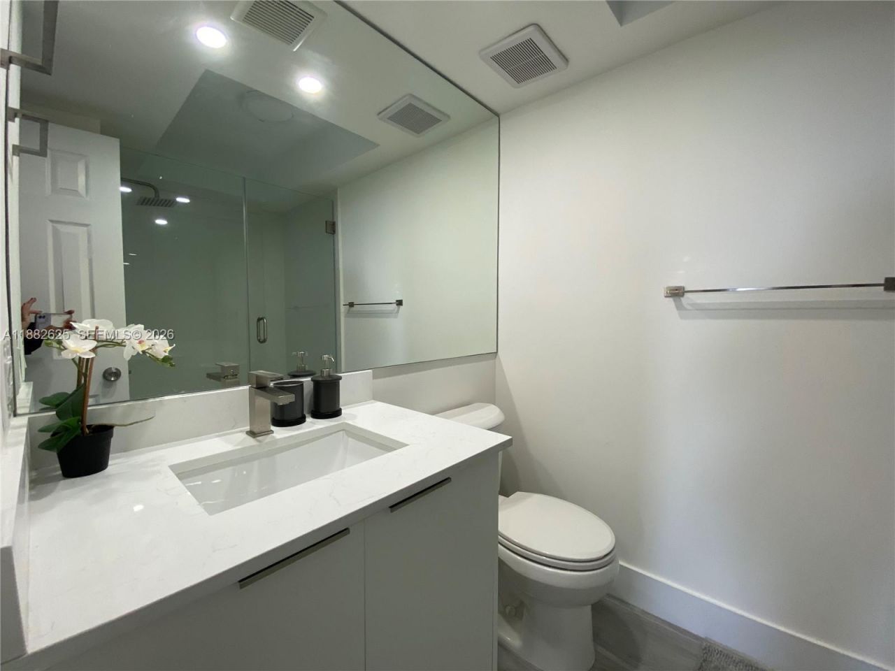 20515 E Country Club Dr, Unit 549, Aventura, FL 33180 Photo