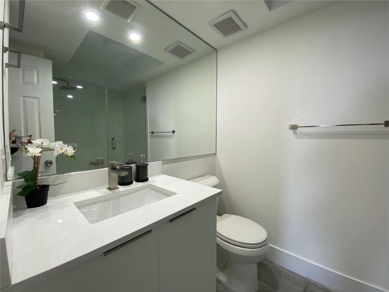 20515 E Country Club Dr, Unit 549, Aventura, FL 33180 Photo