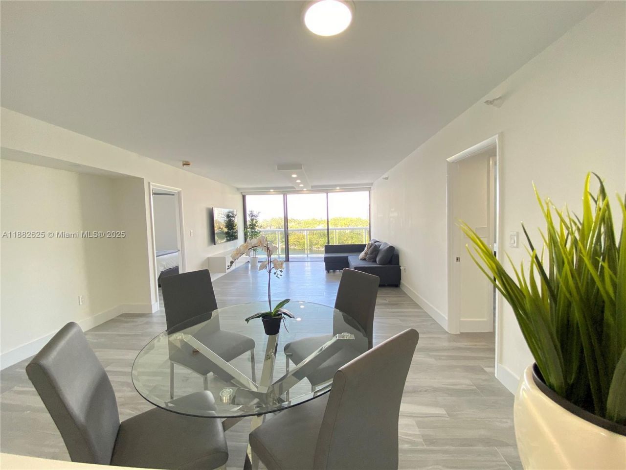 20515 E Country Club Dr, Unit 549, Aventura, FL 33180 Photo