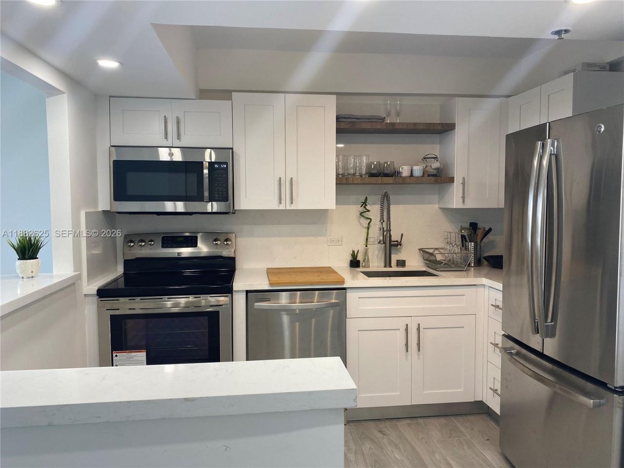 20515 E Country Club Dr, Unit 549, Aventura, FL 33180 Photo