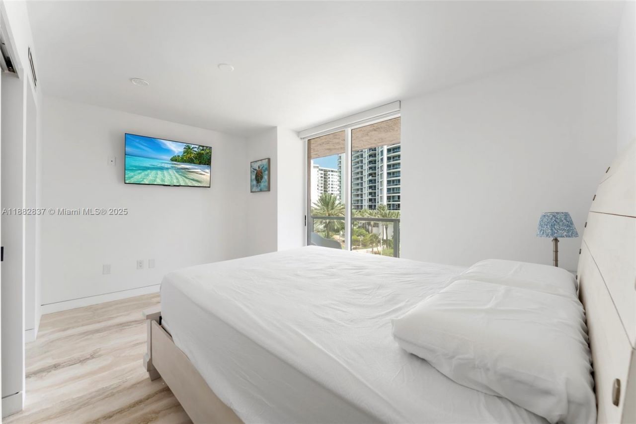 5900 Collins Ave, Unit 604, Miami Beach, FL 33140 Photo