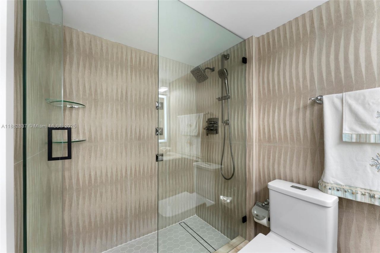 5900 Collins Ave, Unit 604, Miami Beach, FL 33140 Photo