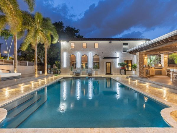 290 NW 6th Street, Boca Raton, FL 33432