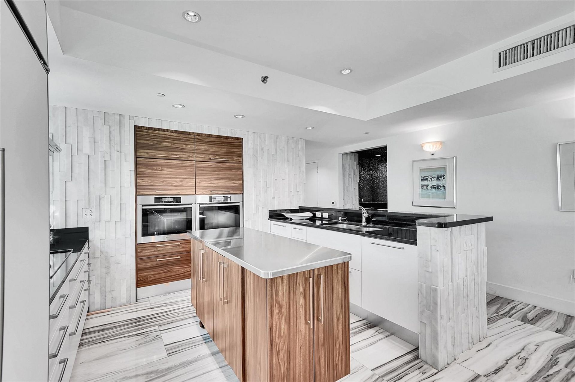 101 S Fort Lauderdale Beach Boulevard, Unit 208, Fort Lauderdale, FL 33316 Photo