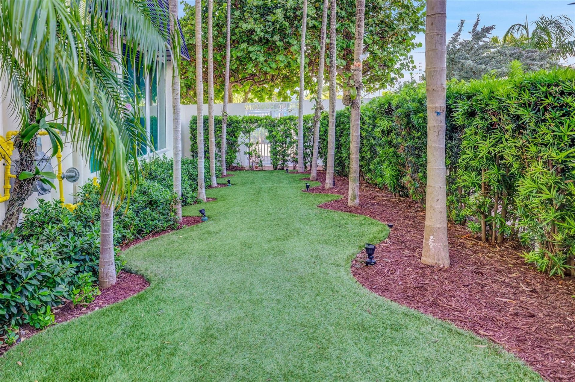 101 S Fort Lauderdale Beach Boulevard, Unit 208, Fort Lauderdale, FL 33316 Photo