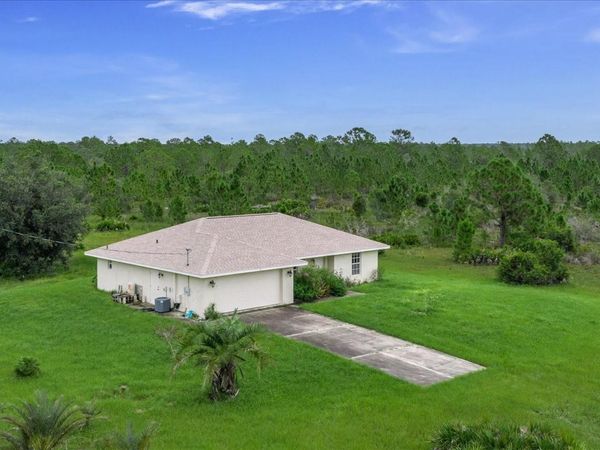 30 MILKY WAY, VENUS, FL 33960