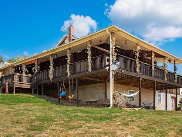 18513 Hobbler Lane, Lore City, OH 43755