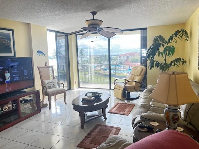 7020 Half Moon Circle, Unit 410, Hypoluxo, FL 33462 Photo