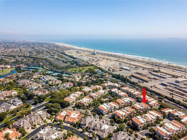 19595 Oakdale Lane, Huntington Beach, CA 92648