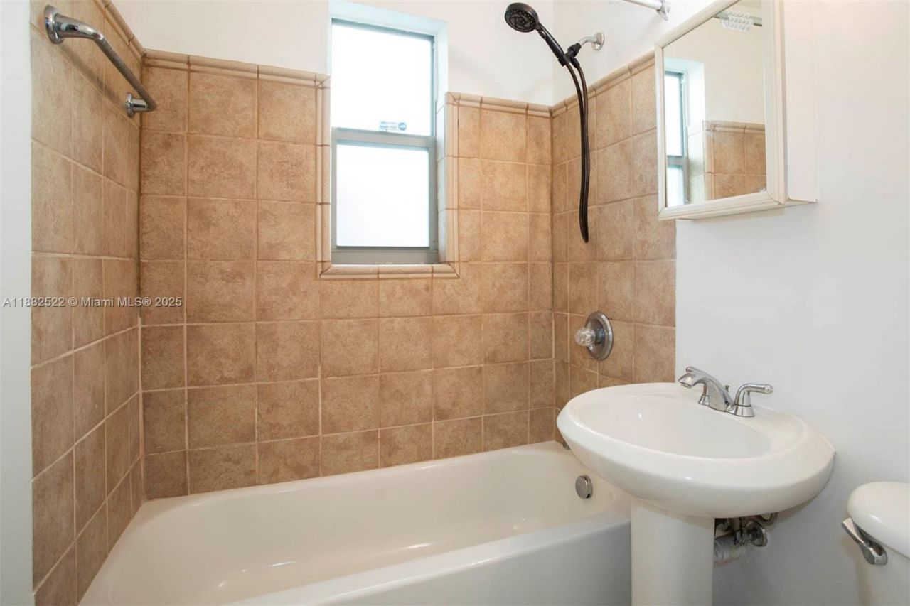 1561 Lenox Ave, Unit 10, Miami Beach, FL 33139 Photo