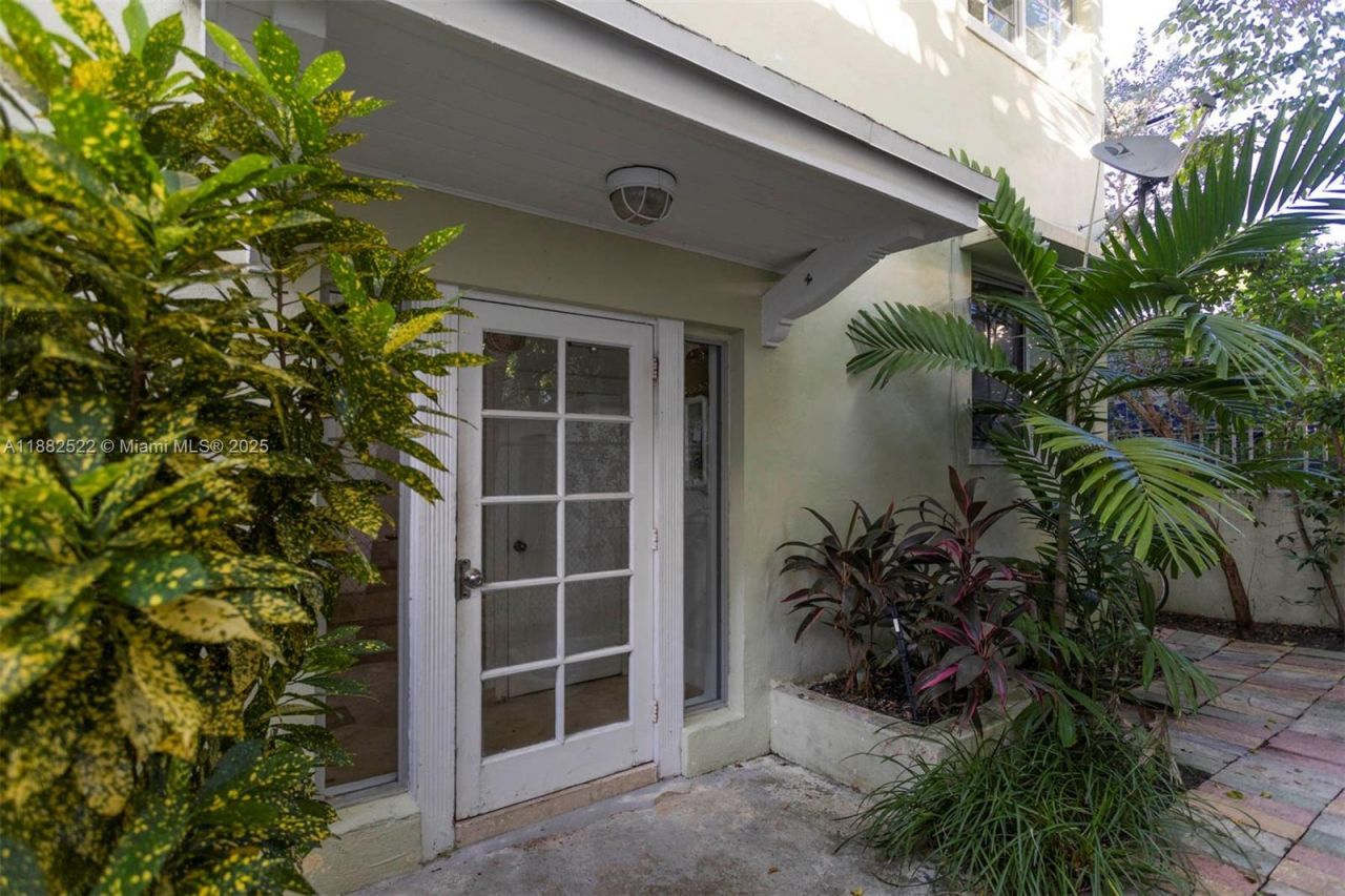 1561 Lenox Ave, Unit 10, Miami Beach, FL 33139 Photo