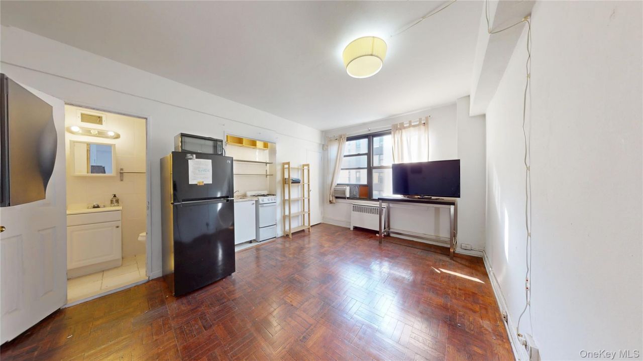 98-34 63rd Drive, Unit 6GG, Rego Park, NY 11374 Main Photo