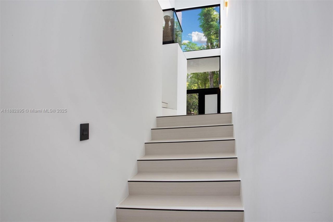 420 SW 15th Rd, Miami, FL 33129 Photo