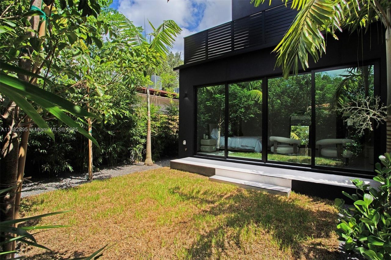 420 SW 15th Rd, Miami, FL 33129 Photo