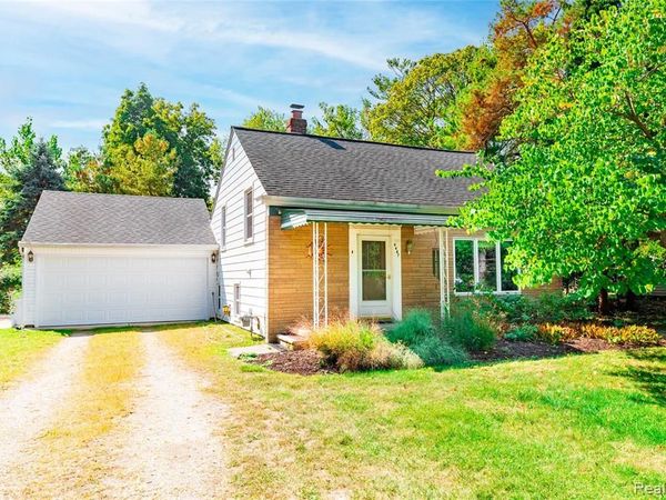 9447 Whitall Lane Road, Grosse Ile Twp, MI 48138