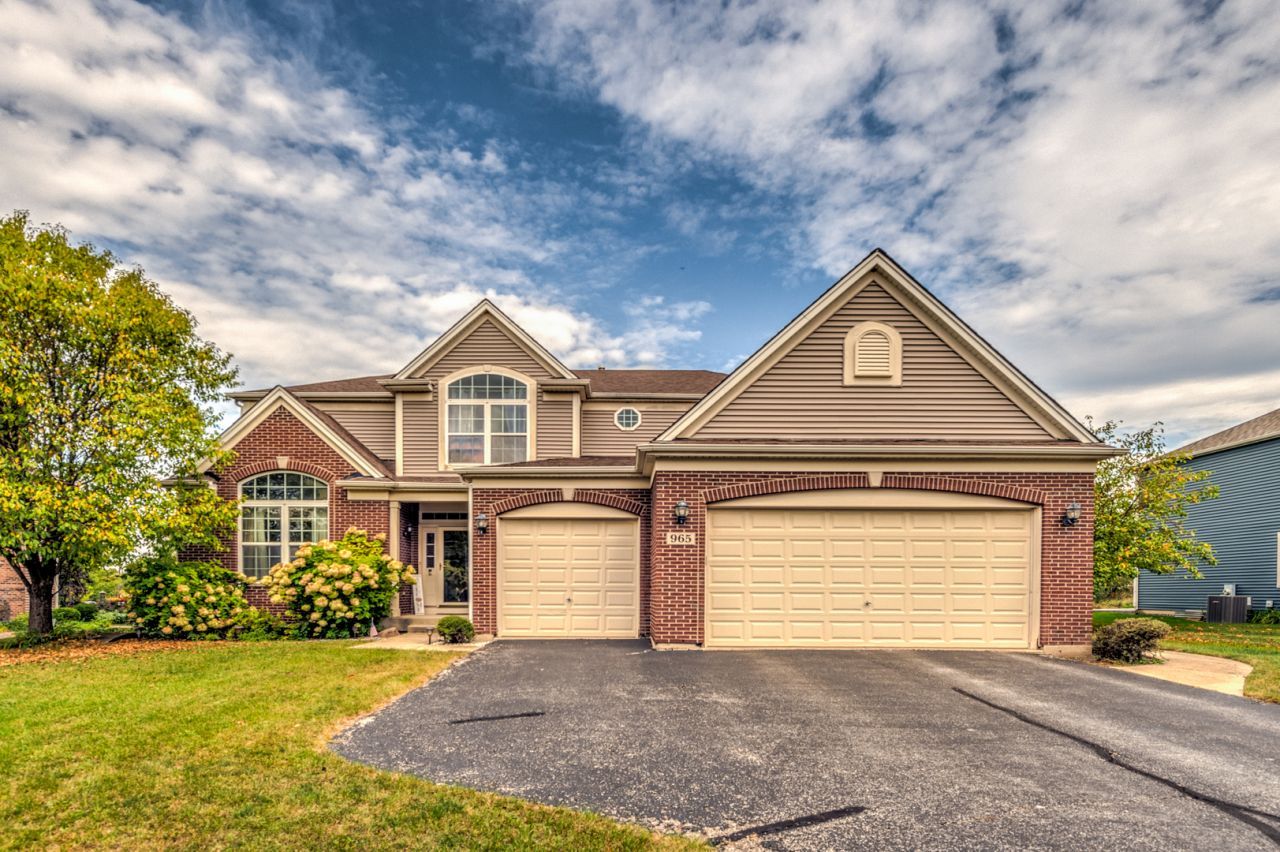 965 Carmen Road, Sugar Grove, IL 60554 Main Photo