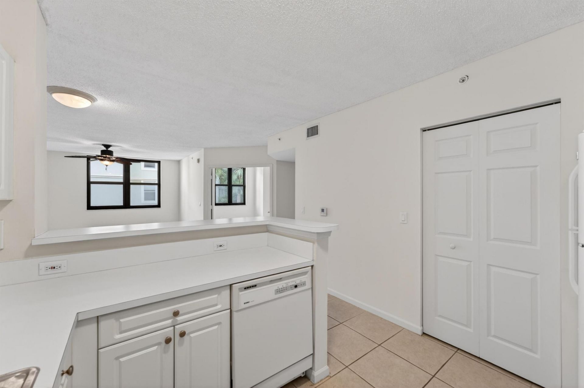 651 Okeechobee Boulevard, Unit 302, West Palm Beach, FL 33401 Photo