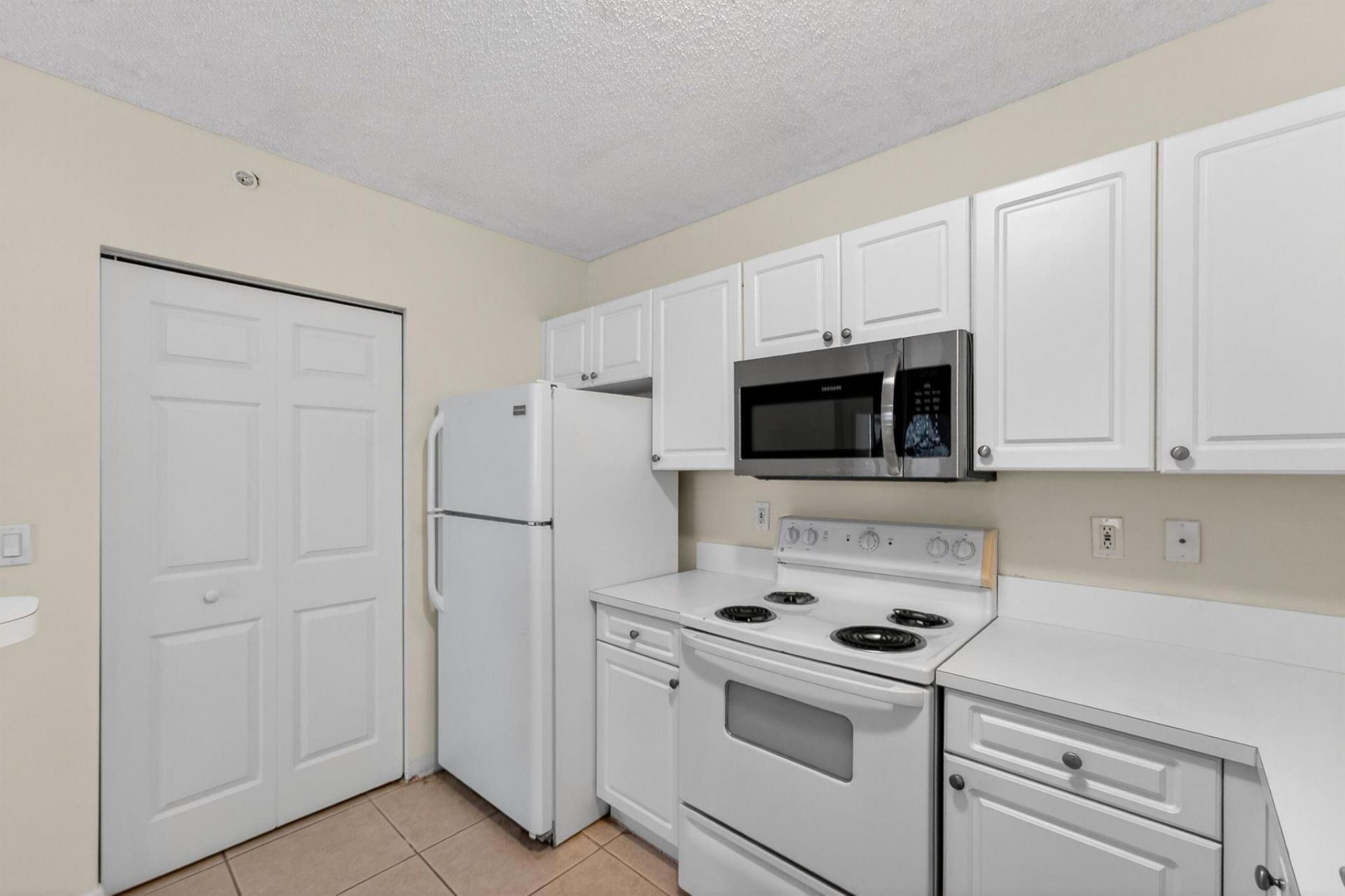 651 Okeechobee Boulevard, Unit 302, West Palm Beach, FL 33401 Photo