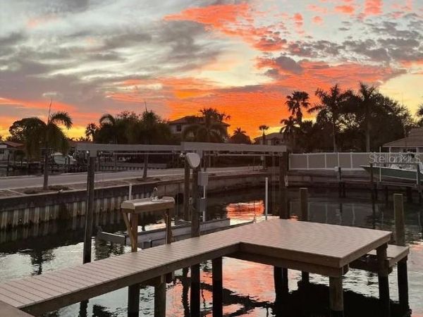 2001 HAWAII AVENUE NE, ST PETERSBURG, FL 33703