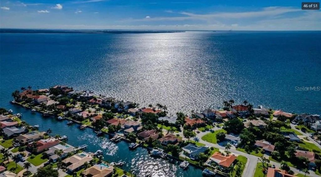 2001 Hawaii Avenue Ne, Saint Petersburg, FL 33703 Photo