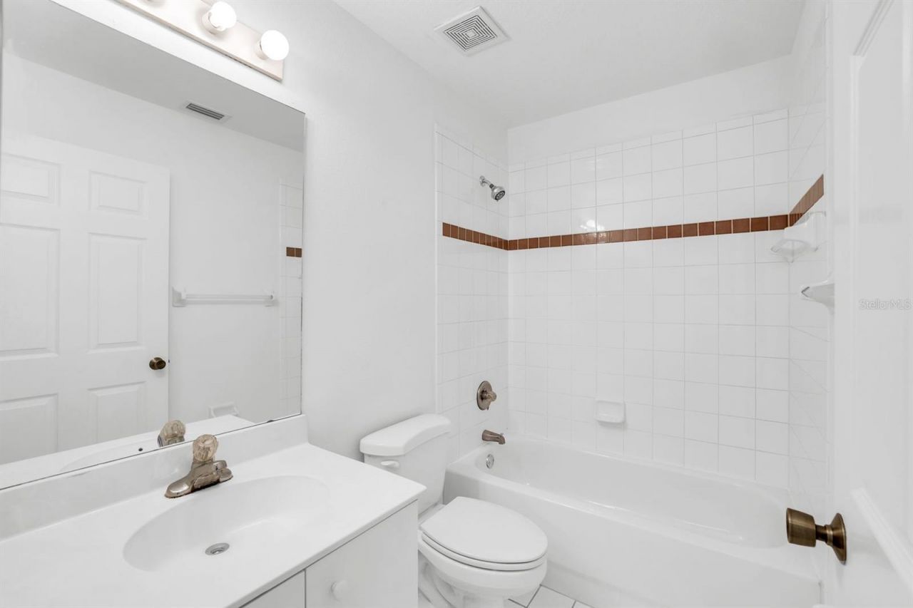 6635 Huntington Lakes Circle, Unit 202, Naples, FL 34119 Photo