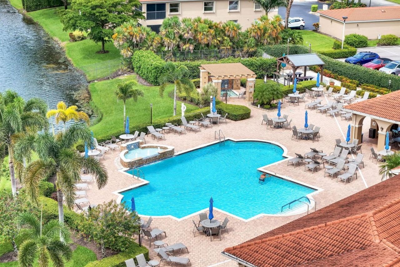 6635 Huntington Lakes Circle, Unit 202, Naples, FL 34119 Photo