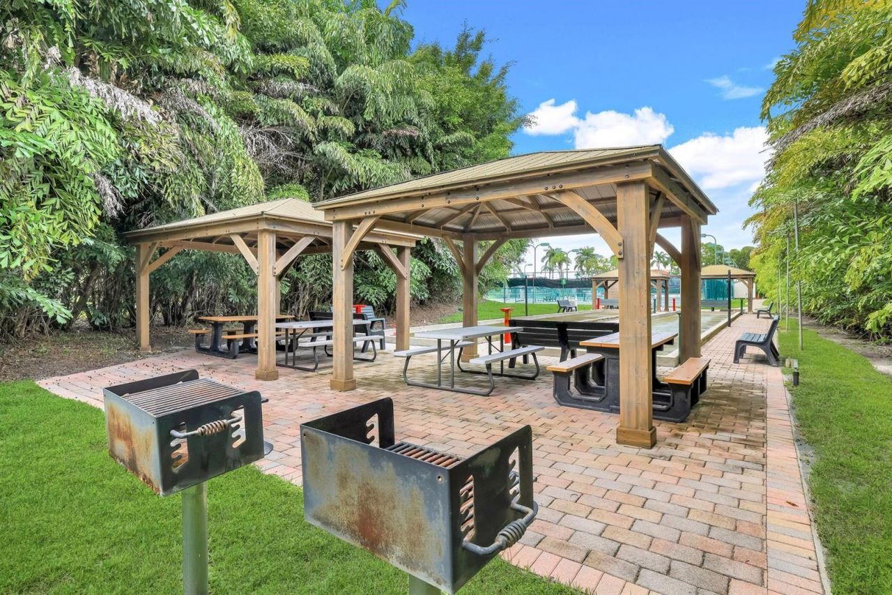 6635 Huntington Lakes Circle, Unit 202, Naples, FL 34119 Photo