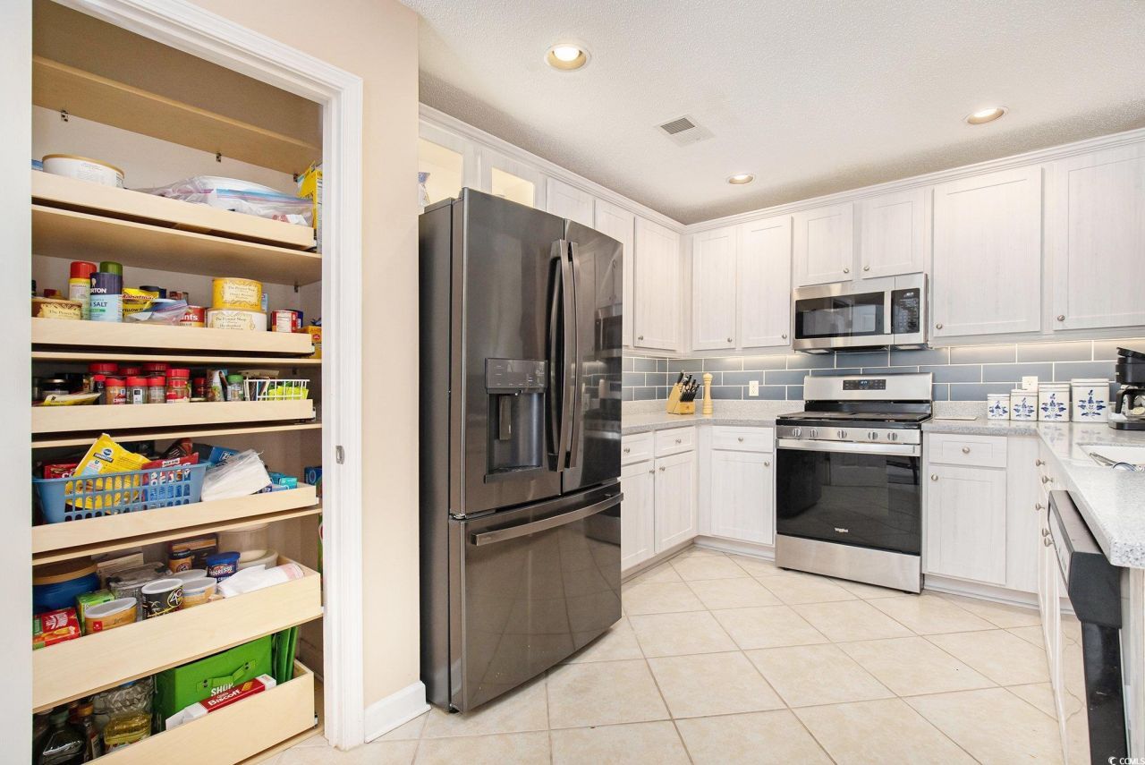 849 Riverward Dr. Photo 9