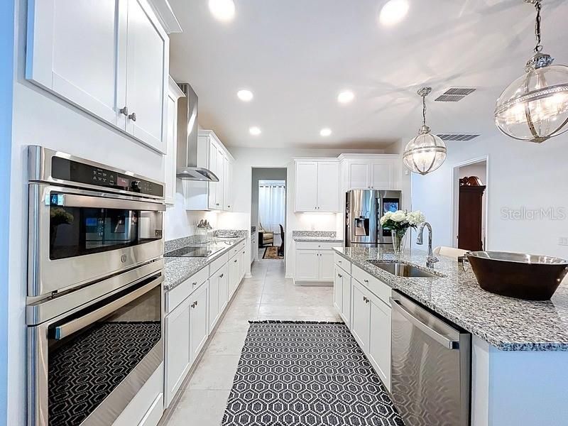 2450 Sunny Pebble Loop, Zephyrhills, FL 33540 Photo