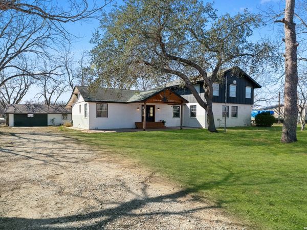 15285 skaggs, Atascosa, TX 78002