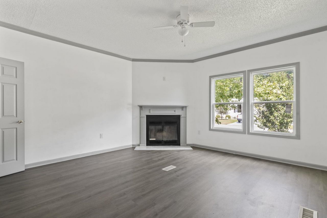 1062 Weslin Creek Dr. Photo 4